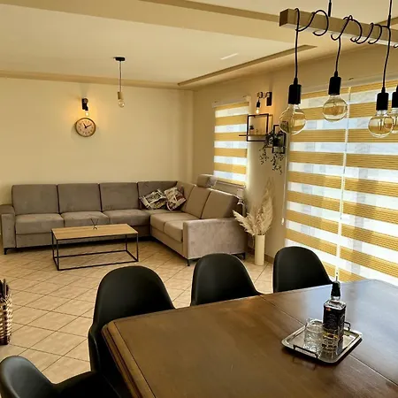 Holiday home Tribistovo House