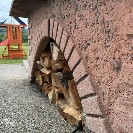 Tribistovo House